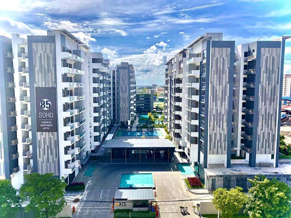 Facade/entrance, City view