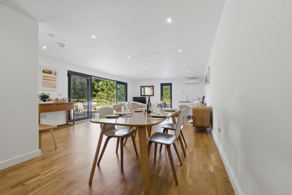 Countryside Annex- Sleeps 2 Free Parking & Garden Apartment in City of Canterbury