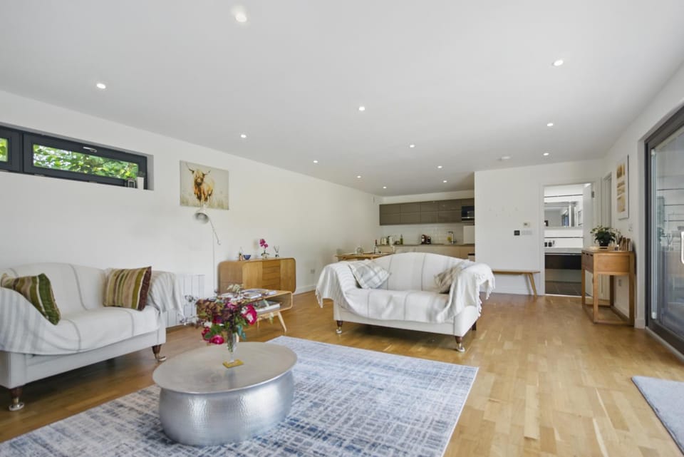 Countryside Annex- Sleeps 2 Free Parking & Garden Apartment in City of Canterbury