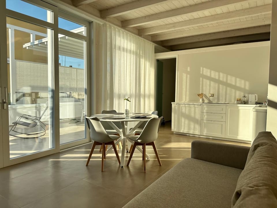 Balcony/Terrace, Kitchen or kitchenette, Living room, Seating area