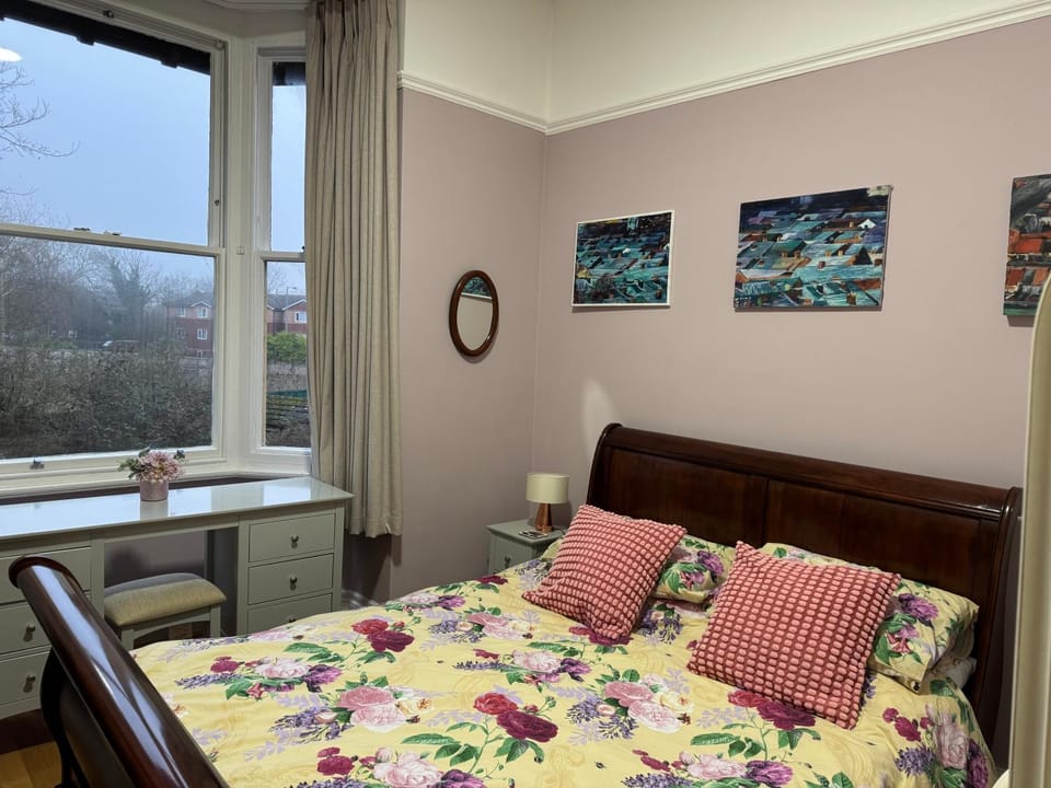 Airy Apartment Sefton Park Apartment in Liverpool