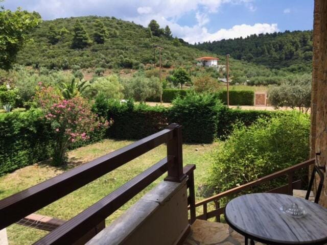 Patio, Day, Natural landscape, Garden, View (from property/room), Balcony/Terrace, Garden view, Mountain view