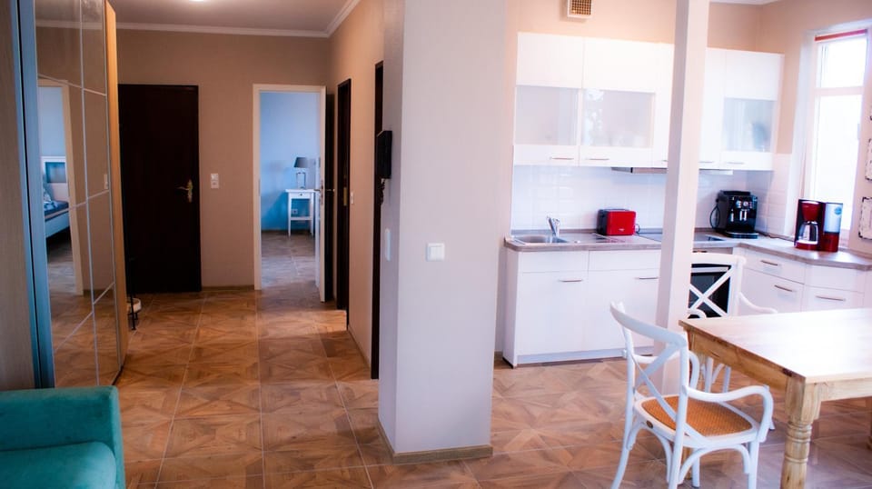 Kitchen or kitchenette, Dining area, pet friendly