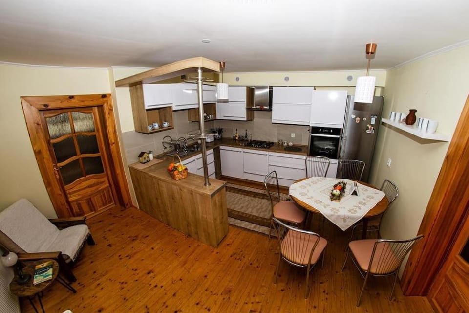 Kitchen or kitchenette, Dining area, Communal kitchen