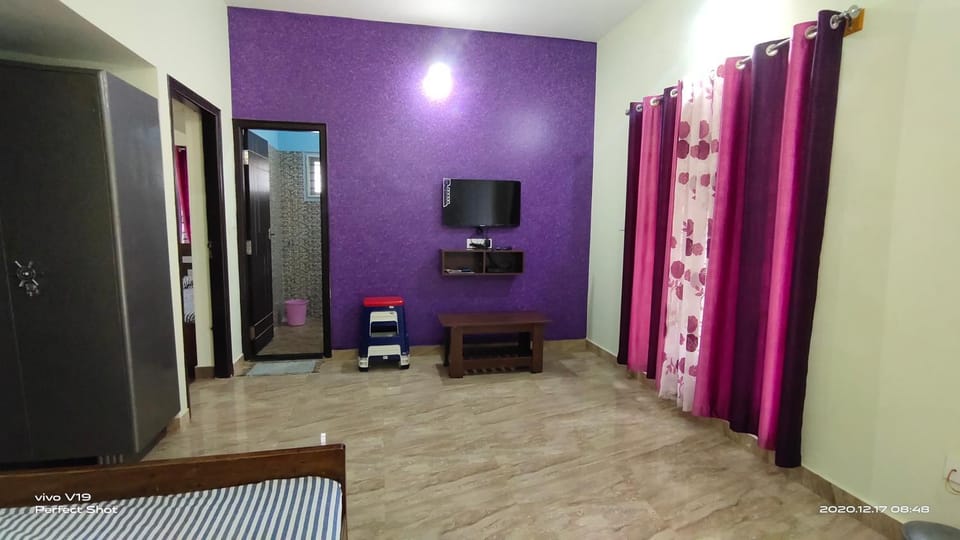 Communal lounge/ TV room, TV and multimedia, Living room