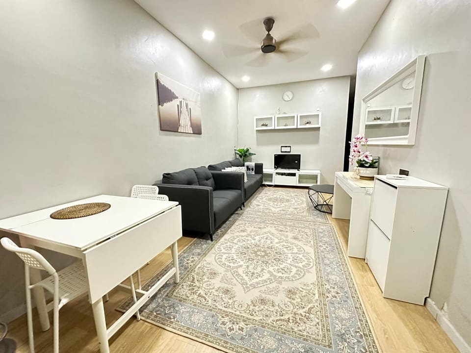 TV and multimedia, Living room, Seating area, Dining area