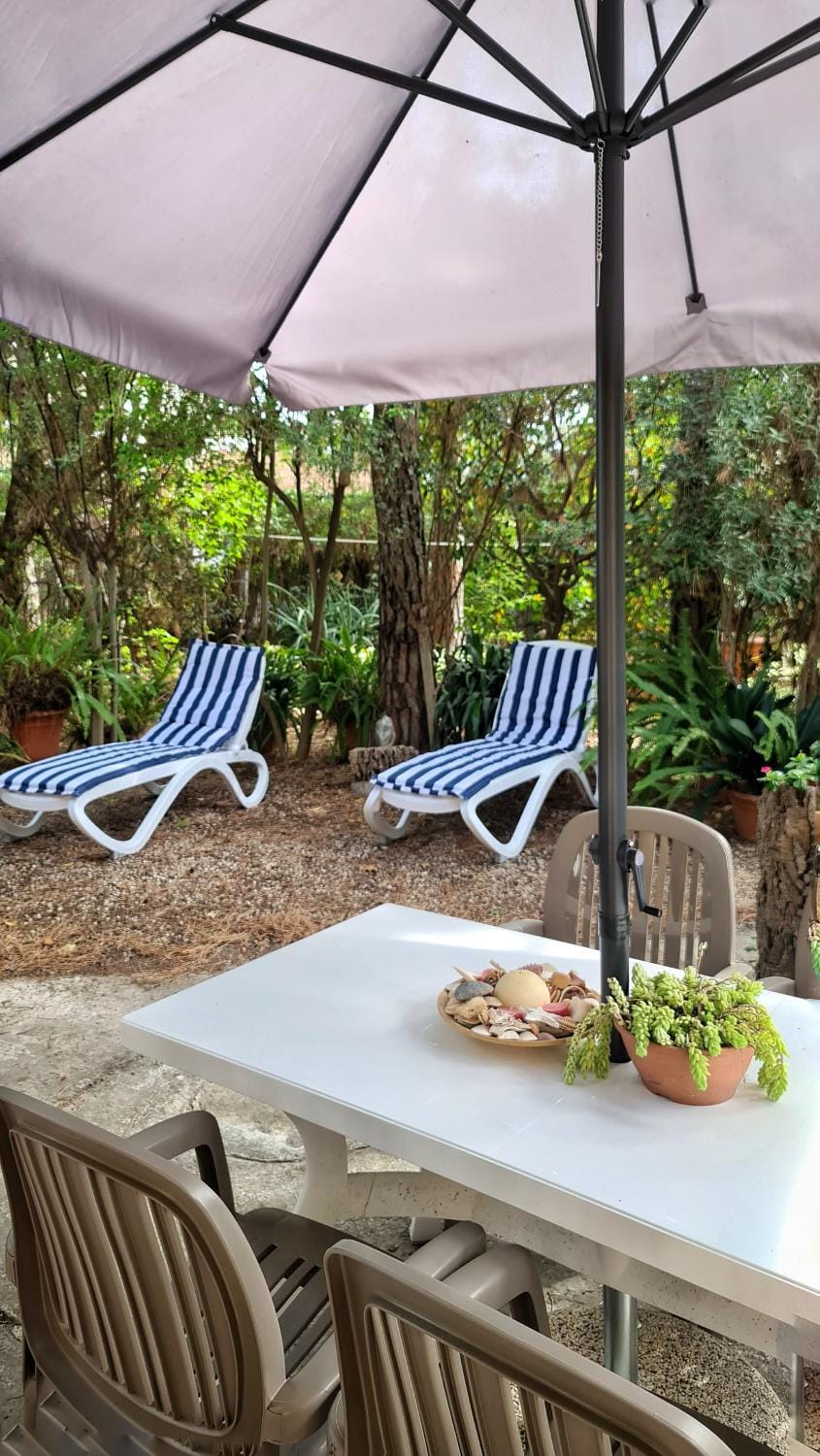 Garden, Dining area, Garden view, sunbed