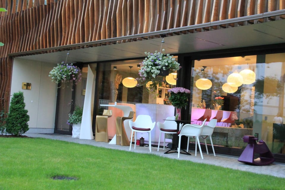 Patio, Seating area, Garden view