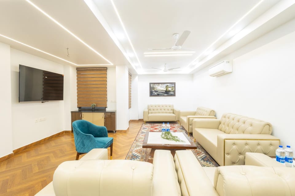 Communal lounge/ TV room, TV and multimedia, Living room, Seating area, air conditioner, Internal: Not applicable to any particular room
