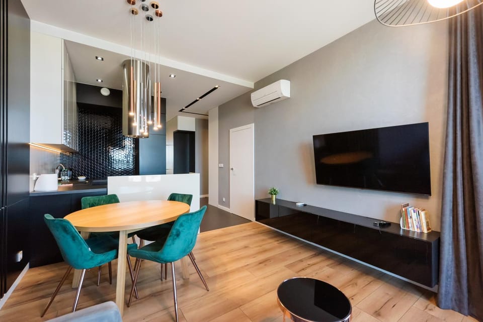 TV and multimedia, Living room, Seating area, Dining area