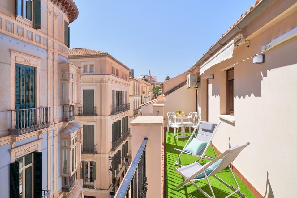 Balcony/Terrace, Street view