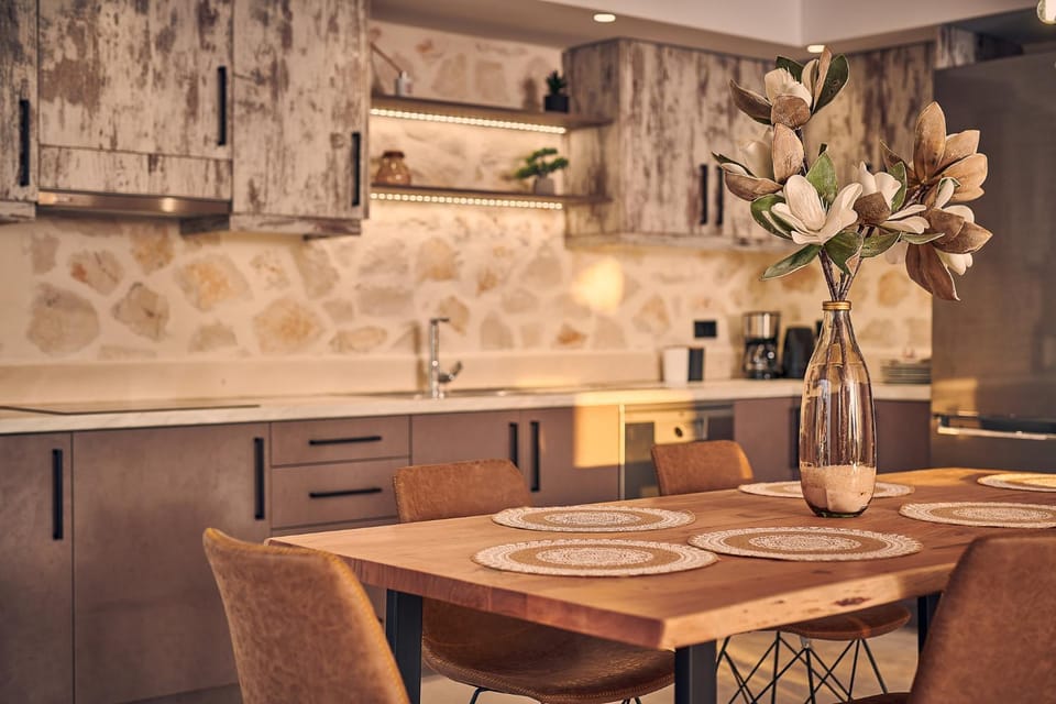 Kitchen or kitchenette, Dining area, pet friendly, stove