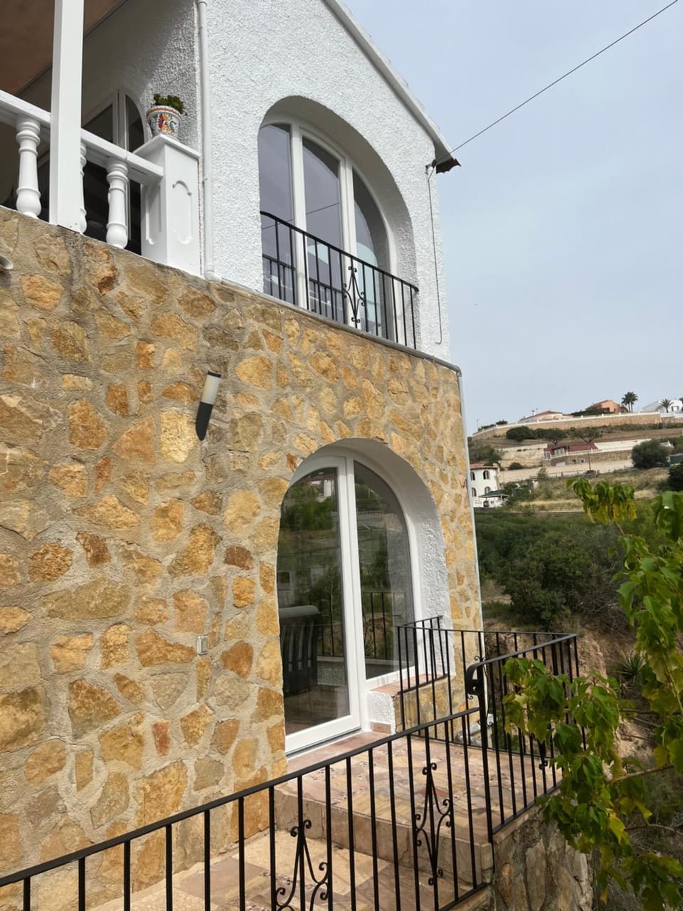 Property building, Facade/entrance, Balcony/Terrace