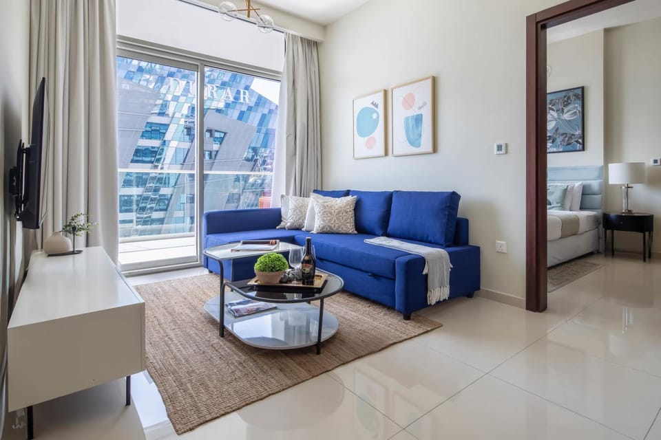 Frank Porter - Vera Residence Apartment in Dubai