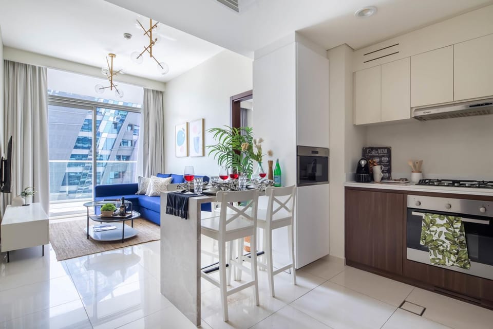 Frank Porter - Vera Residence Apartment in Dubai