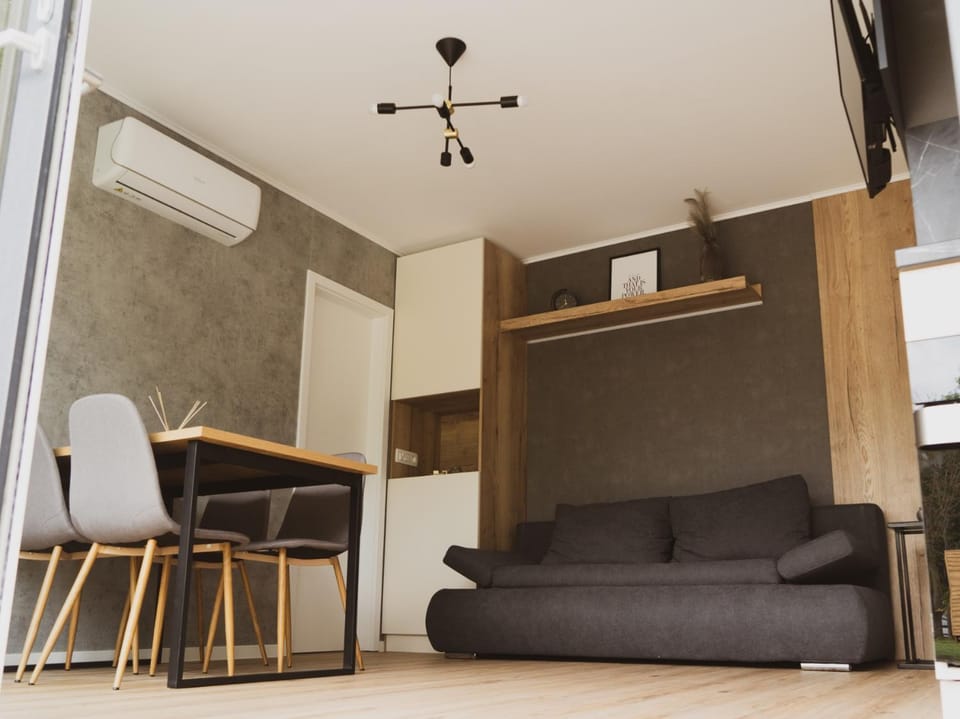 Mobilna hiška pod Lipo Apartment in Slovenia