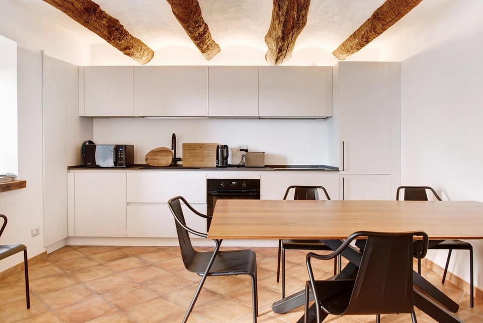 Property building, Kitchen or kitchenette, Living room