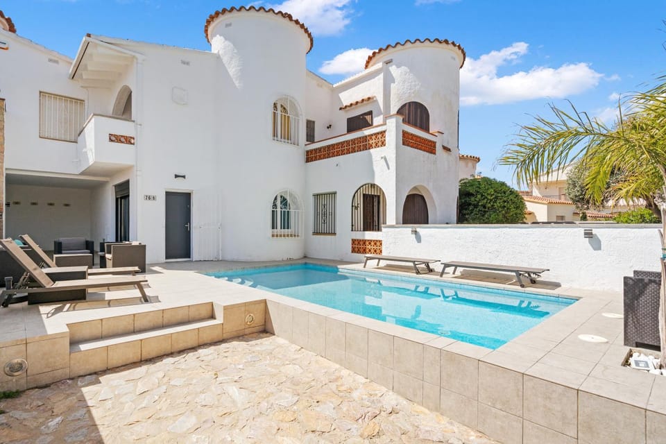 Property building, Pool view, Swimming pool