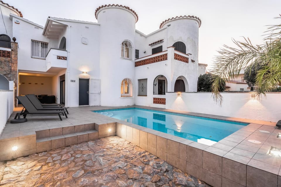 Property building, Pool view