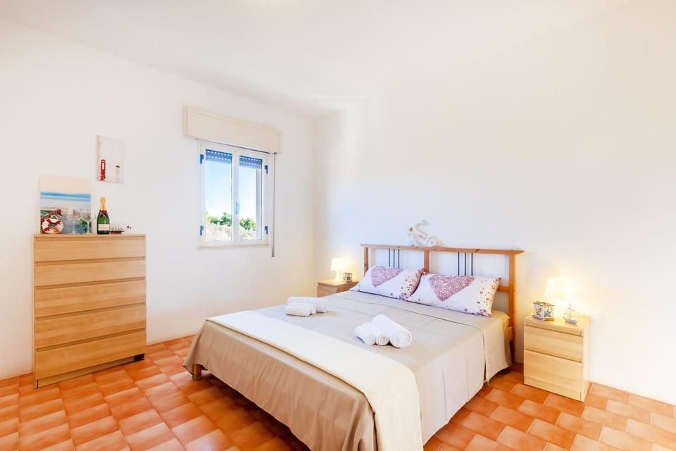 Porto Cesareo Air-conditioned Villa sleeps 12 Torre Lapillo Villa in Apulia