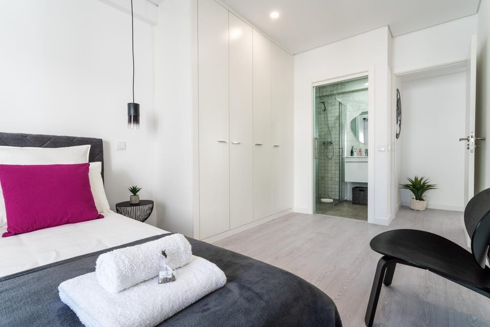 Bed, Bathroom, Bedroom