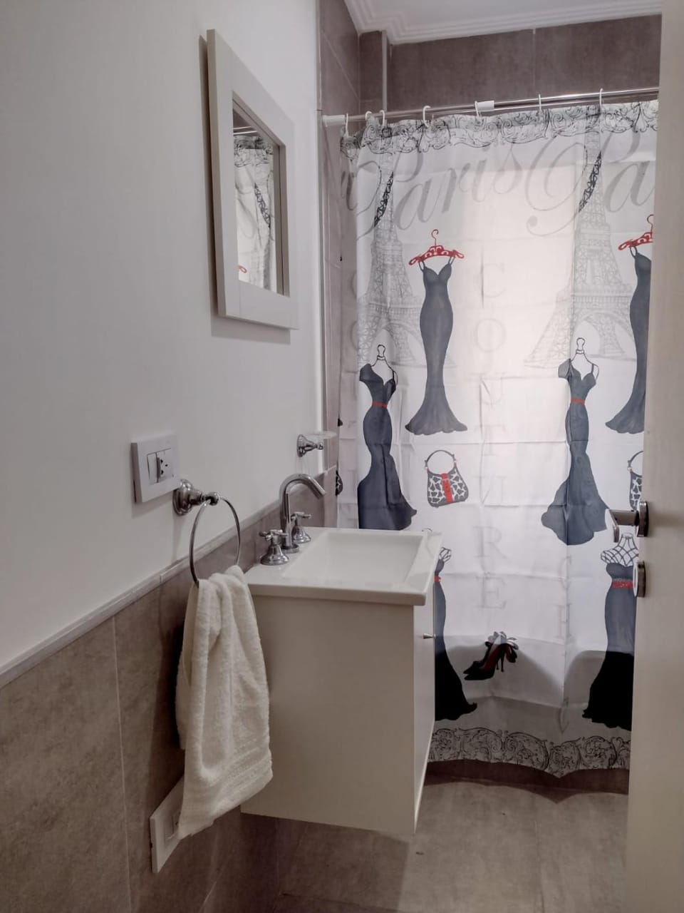 Bathroom, towels