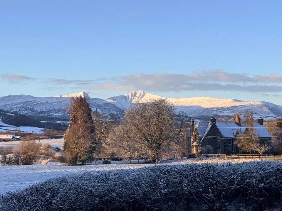 Mountain Suite, Stunning Views, Brecon Beacons Apartment in Llanfrynach