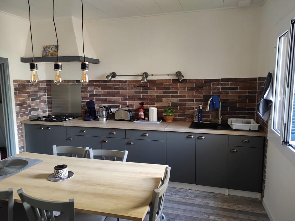 Restaurant/places to eat, Dining area, kitchen