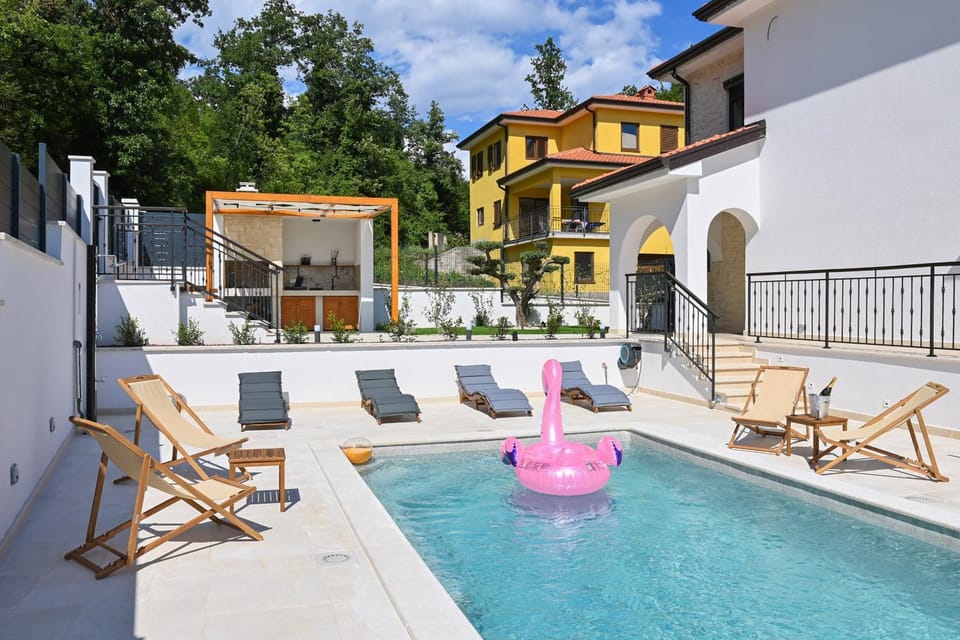 Balcony/Terrace, Swimming pool