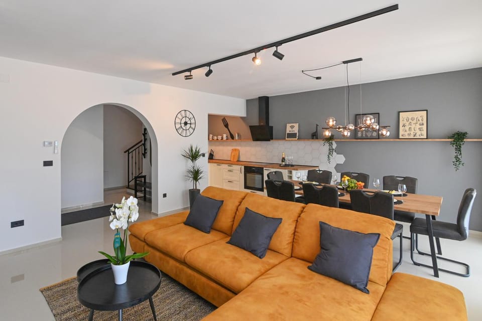Living room, Dining area, kitchen