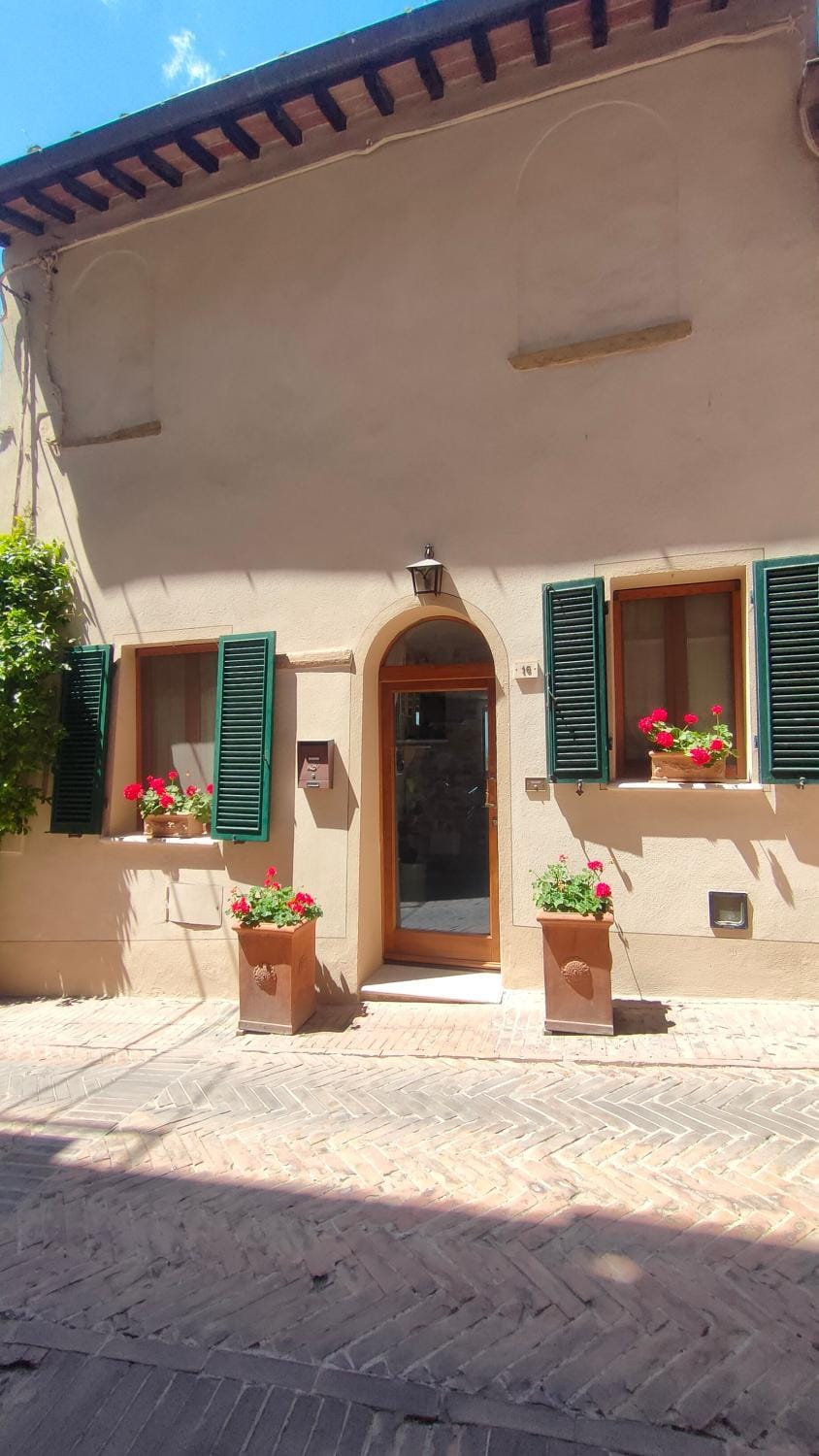 Property building, Facade/entrance