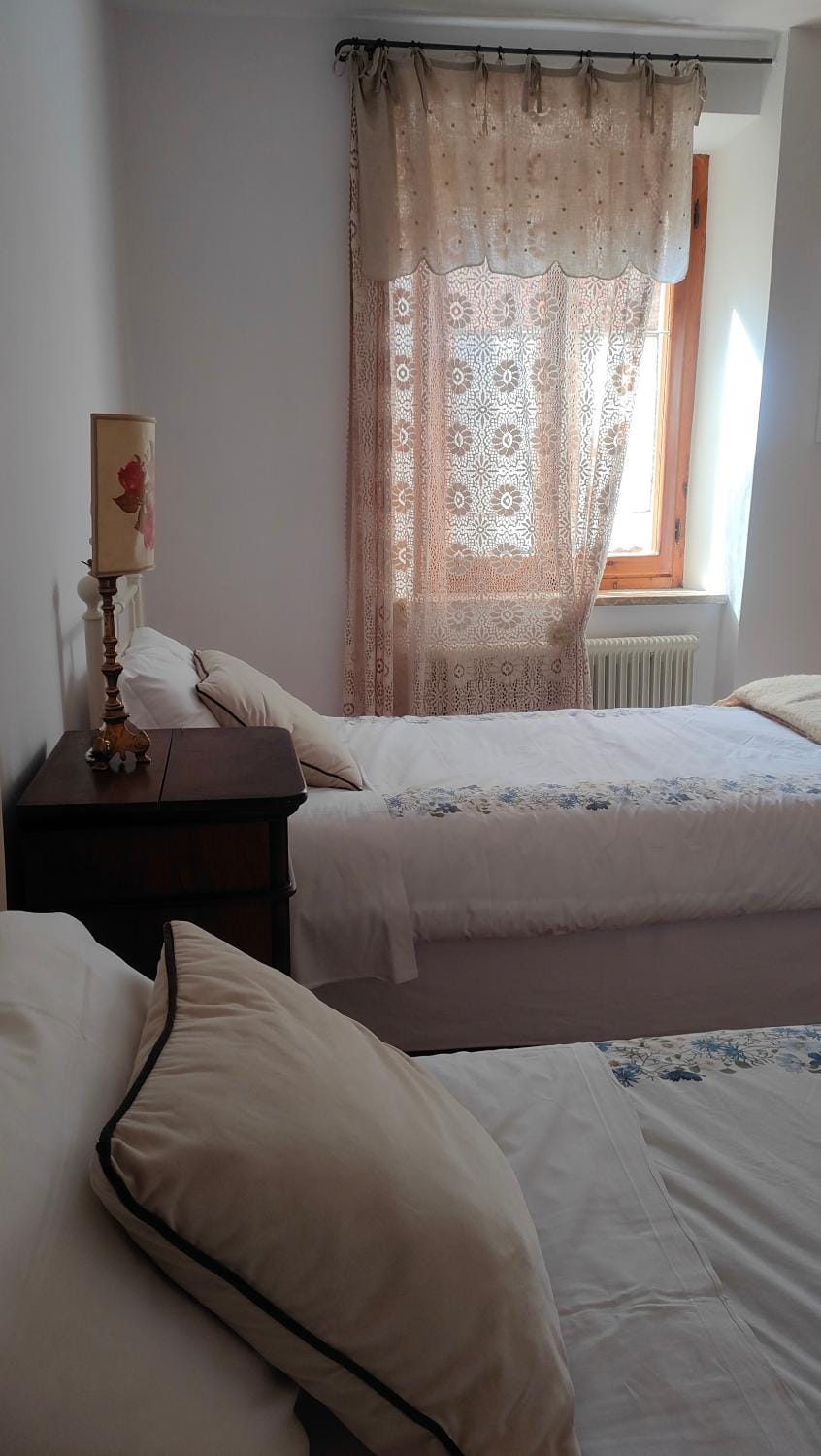 Bed, Photo of the whole room, Bedroom, internet