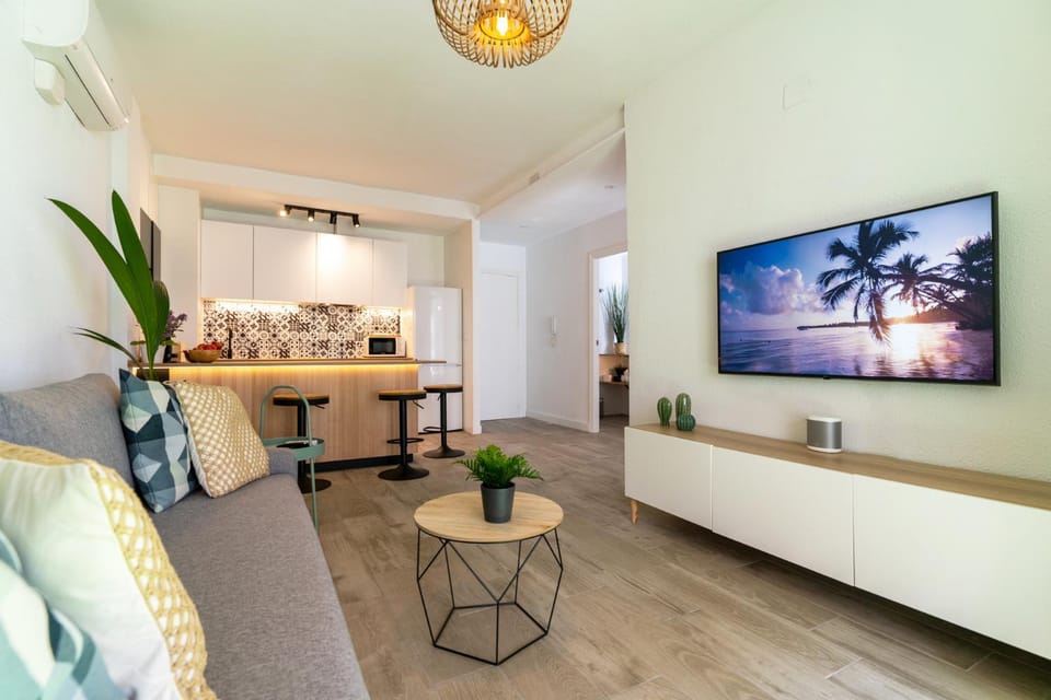 Communal lounge/ TV room, TV and multimedia, Kitchen or kitchenette, Living room, Lounge or bar, Seating area, Dining area