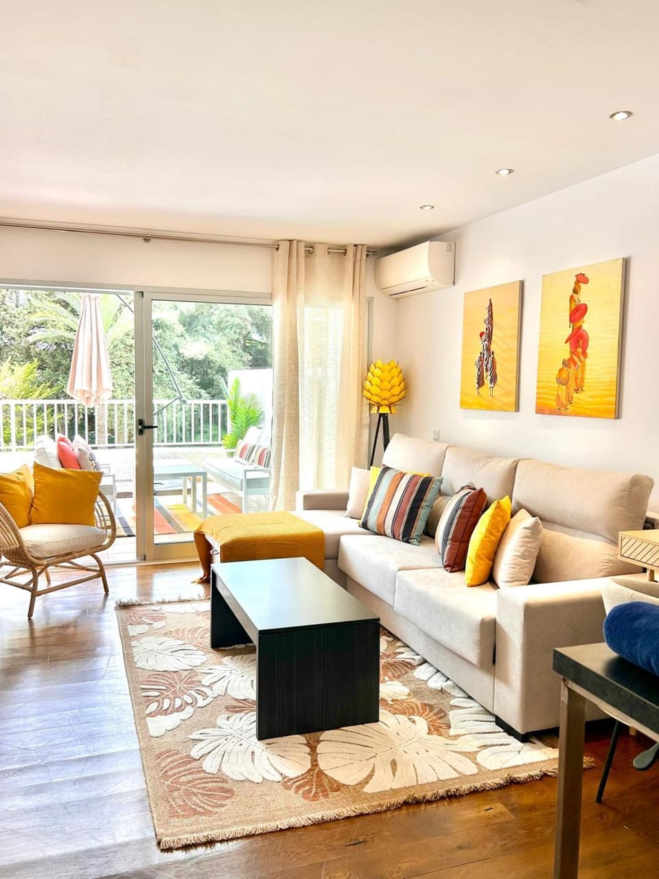 Living room, Seating area