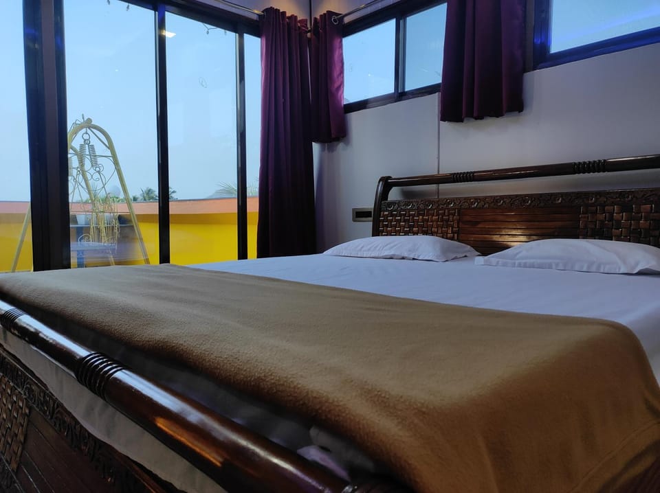 Diamond Cottage Homestay Bed and Breakfast in Alibag