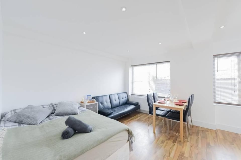 Living room, Photo of the whole room, Seating area