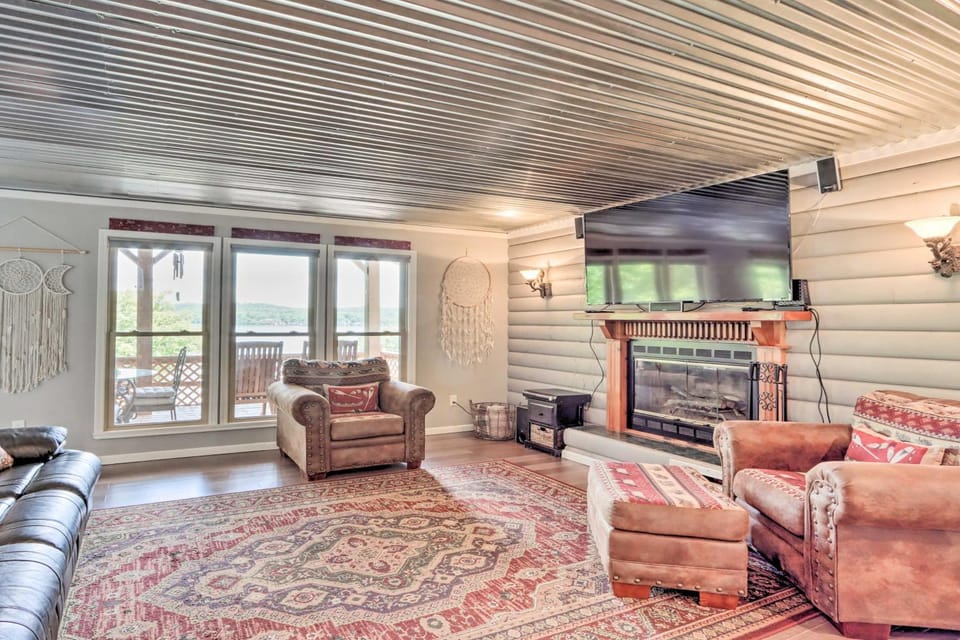 Lake Days & BBQ Fun: Climax Springs Retreat! House in Lake of the Ozarks