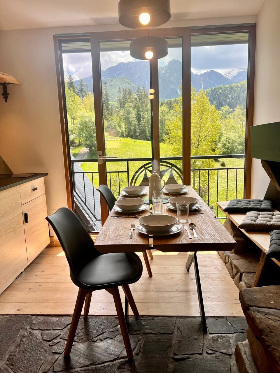 Natural landscape, View (from property/room), Dining area, Mountain view