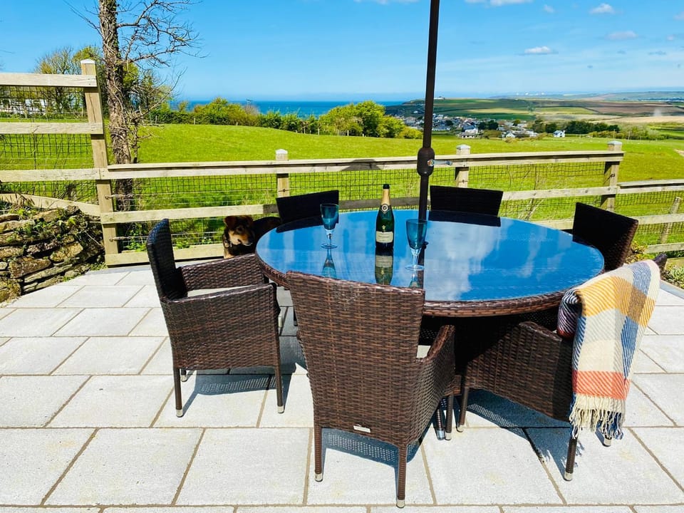 Sea View at Widemouth Bay - 3 bedroom cottage - all rooms Twin or King House in England