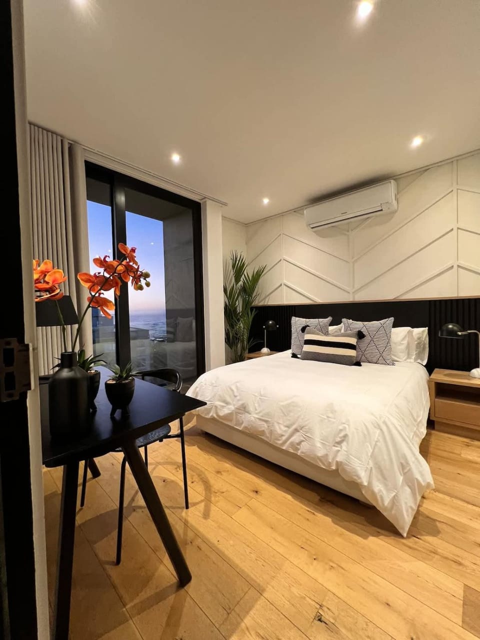 Bedroom, air conditioner