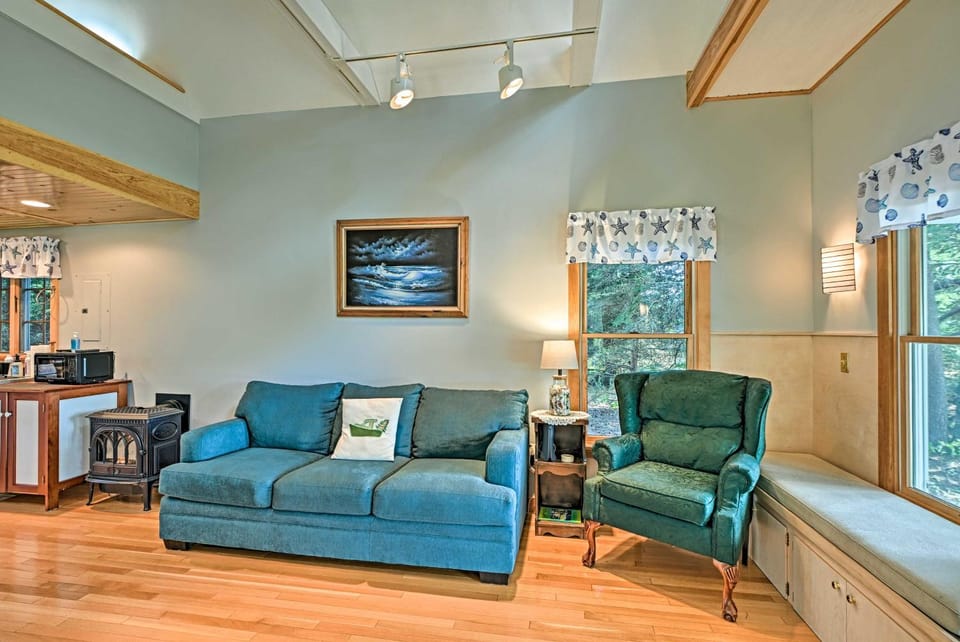 Charming Stonington Studio w/ Ocean Views! Apartment in Stonington