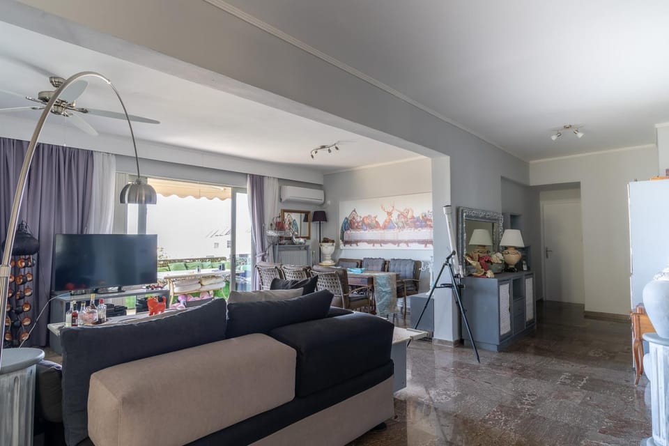 Communal lounge/ TV room, Living room