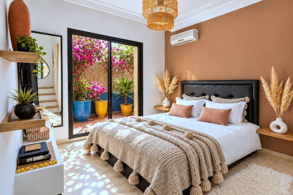 Patio, Balcony/Terrace, Photo of the whole room, Bedroom, internet, air conditioner
