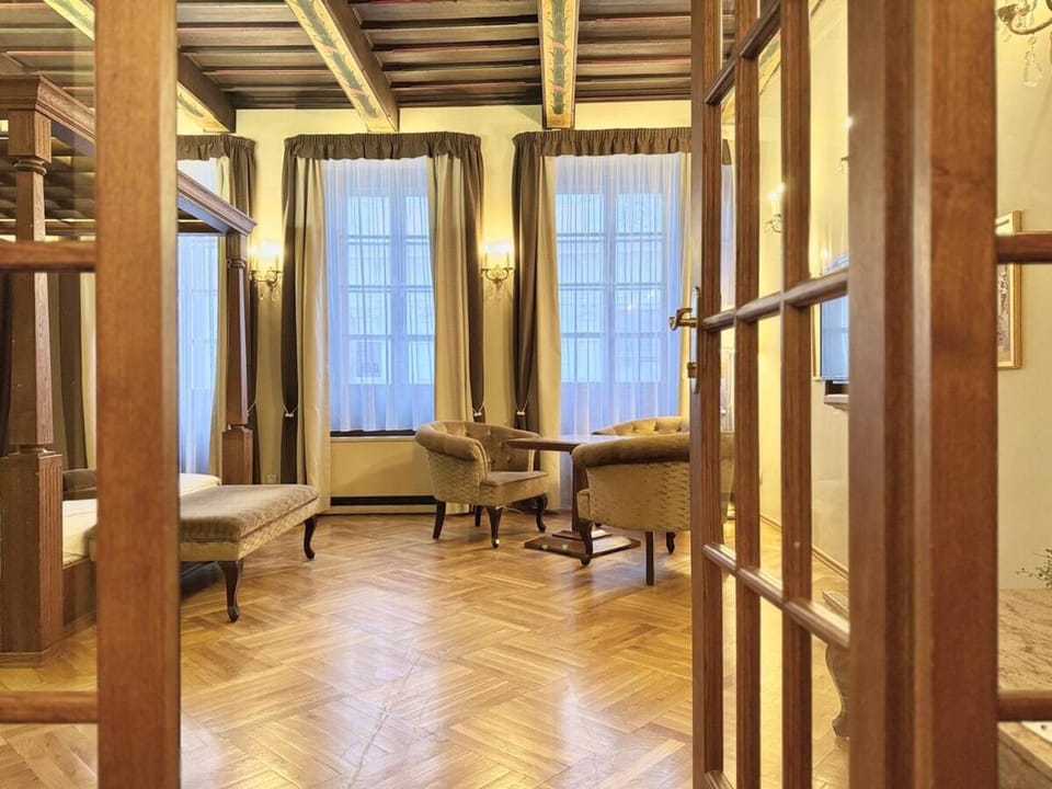 Living room, Photo of the whole room, Seating area