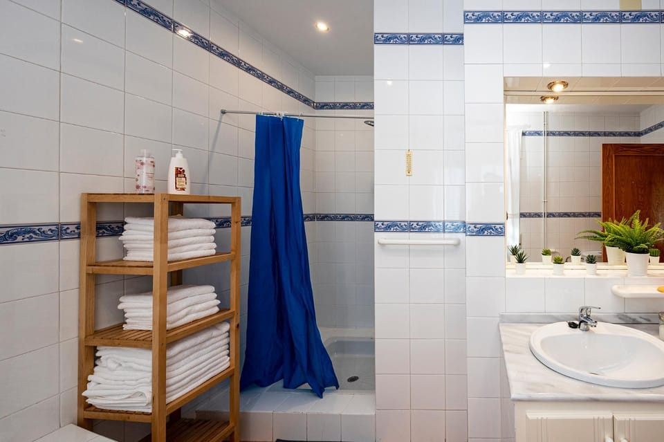 Shower, Bathroom, towels