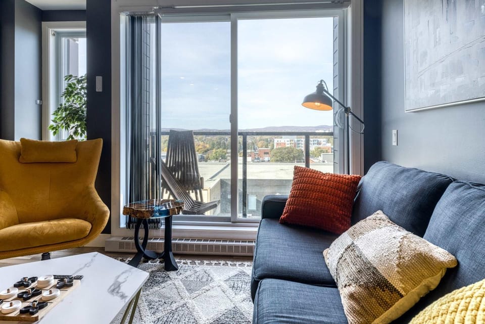 Appartement Luxe, Incredible Sunset View, Pool, Parking, Near Old Québec House in Quebec City