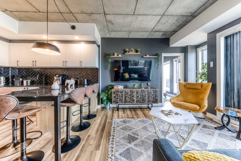 Appartement Luxe, Incredible Sunset View, Pool, Parking, Near Old Québec House in Quebec City