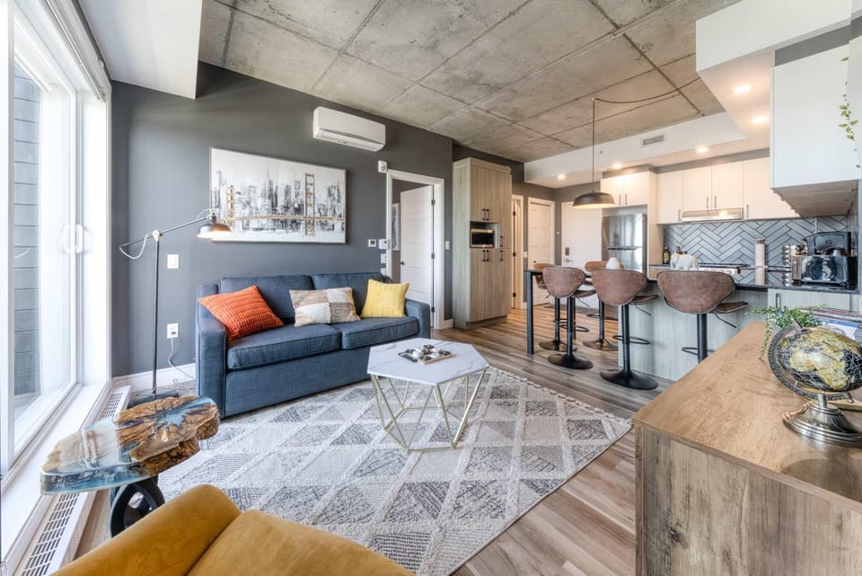 Appartement Luxe, Incredible Sunset View, Pool, Parking, Near Old Québec House in Quebec City