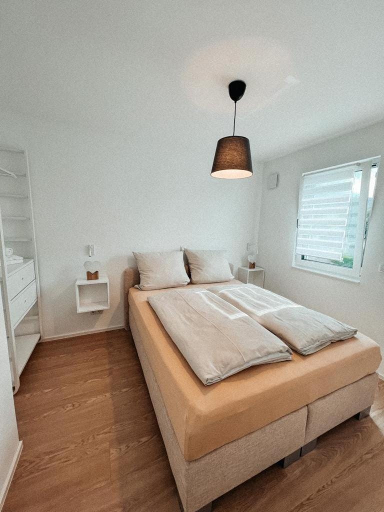 Bed, Photo of the whole room, Bedroom