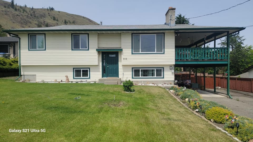 Charming - 2 bedrooms suite, 1 full bath & family room Apartment in Kamloops